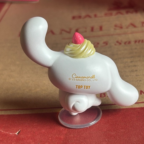 Sanrio Cinnamoroll Strawberry Cupcakes Sweet Gift Blind Box Figure Top Toy - Picture 4 of 5
